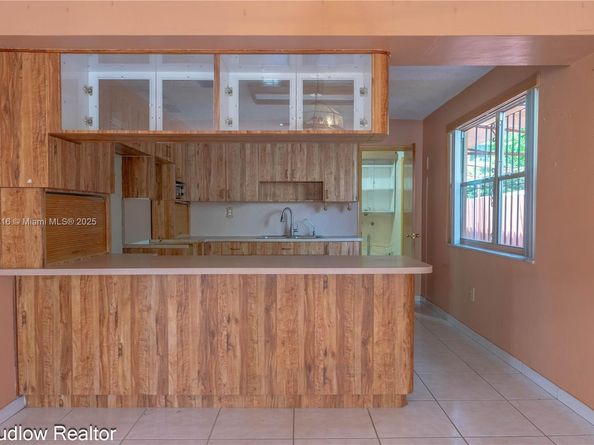 4230 SW 10th St, Miami FL 33134