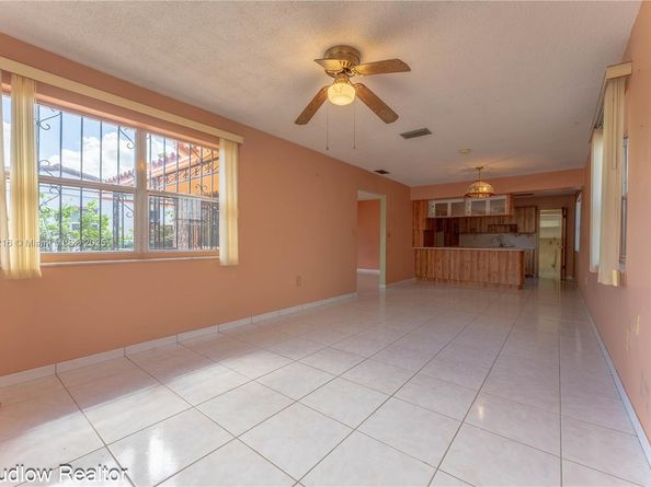 4230 SW 10th St, Miami FL 33134