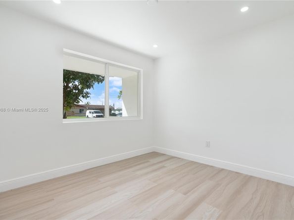5701 SW 41st St, West Park FL 33023