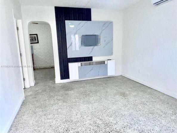 125 W 14th St, Hialeah FL 33010