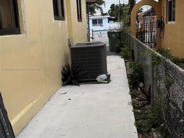 125 W 14th St, Hialeah FL 33010