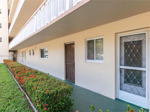 1001 NE 14th Ave 107, Hallandale Beach FL 33009