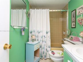 1001 NE 14th Ave 107, Hallandale Beach FL 33009