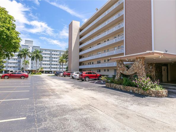 1001 NE 14th Ave 107, Hallandale Beach FL 33009