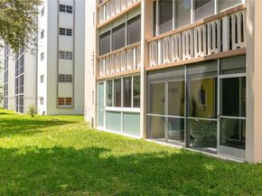 1001 NE 14th Ave 107, Hallandale Beach FL 33009