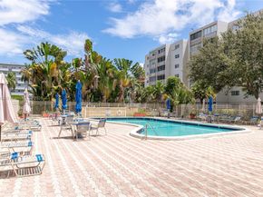 1001 NE 14th Ave 107, Hallandale Beach FL 33009
