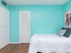 1001 NE 14th Ave 107, Hallandale Beach FL 33009