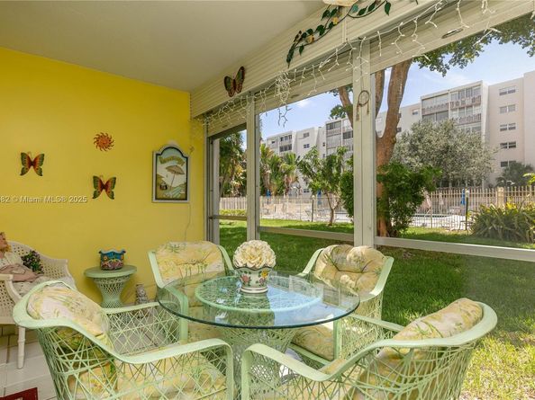 1001 NE 14th Ave 107, Hallandale Beach FL 33009