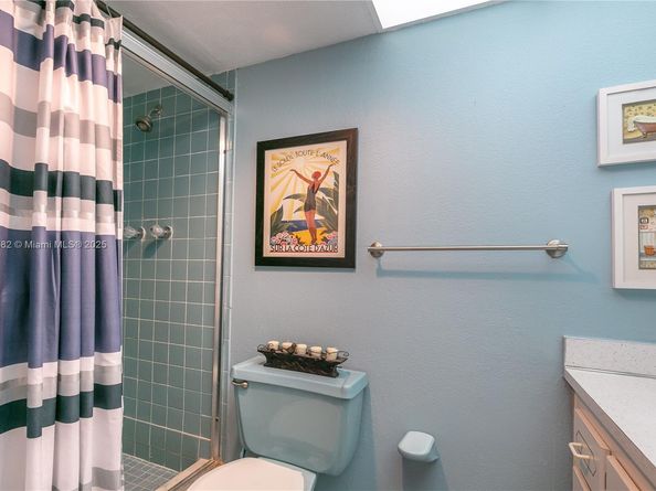 1001 NE 14th Ave 107, Hallandale Beach FL 33009