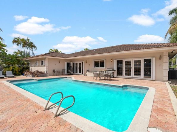 2930 NE 164th St, North Miami Beach FL 33160