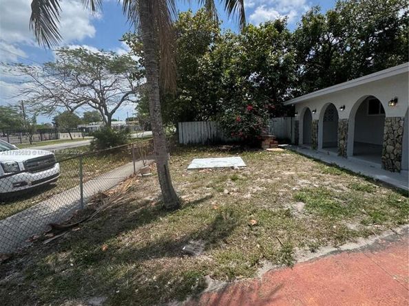 18420 NW 42nd Ave, Miami Gardens FL 33055