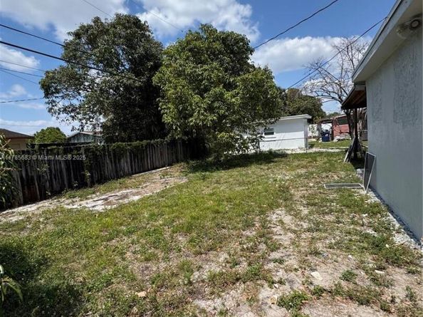 18420 NW 42nd Ave, Miami Gardens FL 33055