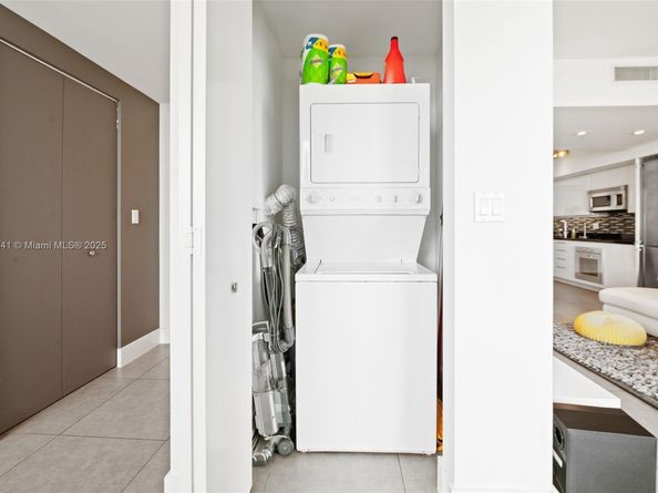 92 SW 3rd St 3809, Miami FL 33130