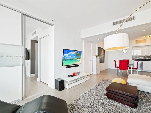 92 SW 3rd St 3809, Miami FL 33130