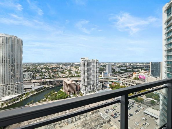 92 SW 3rd St 3809, Miami FL 33130