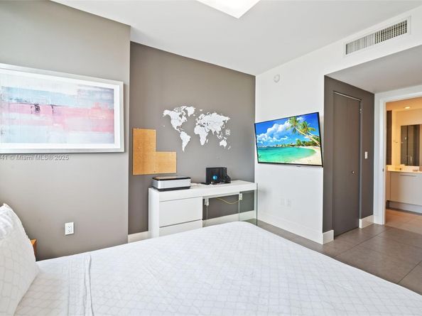 92 SW 3rd St 3809, Miami FL 33130