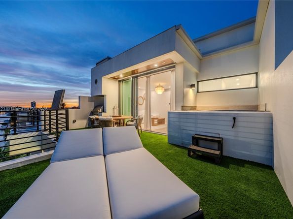 4098 NE 167 St 9, North Miami Beach FL 33160