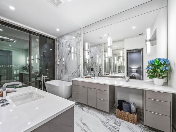 4098 NE 167 St 9, North Miami Beach FL 33160