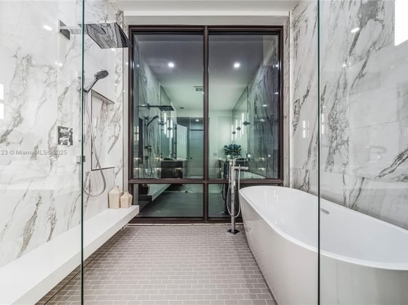 4098 NE 167 St 9, North Miami Beach FL 33160