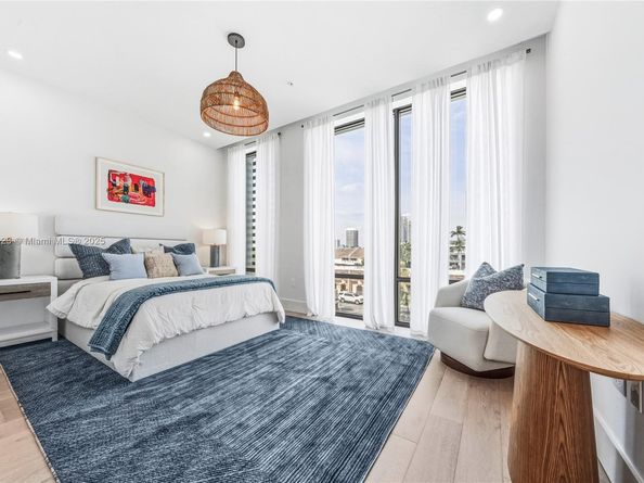 4098 NE 167 St 9, North Miami Beach FL 33160