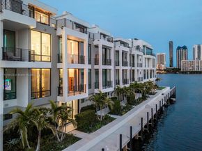 4098 NE 167 St 9, North Miami Beach FL 33160