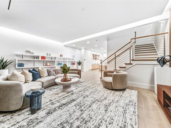 4098 NE 167 St 9, North Miami Beach FL 33160