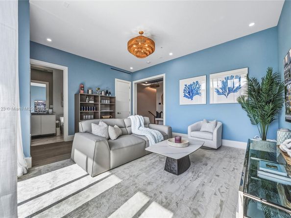 4098 NE 167 St 9, North Miami Beach FL 33160