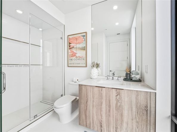 4098 NE 167 St 9, North Miami Beach FL 33160