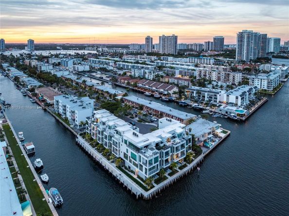 4098 NE 167 St 9, North Miami Beach FL 33160