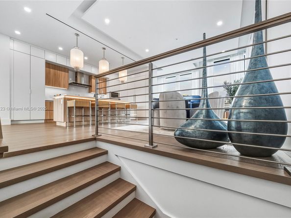 4098 NE 167 St 9, North Miami Beach FL 33160