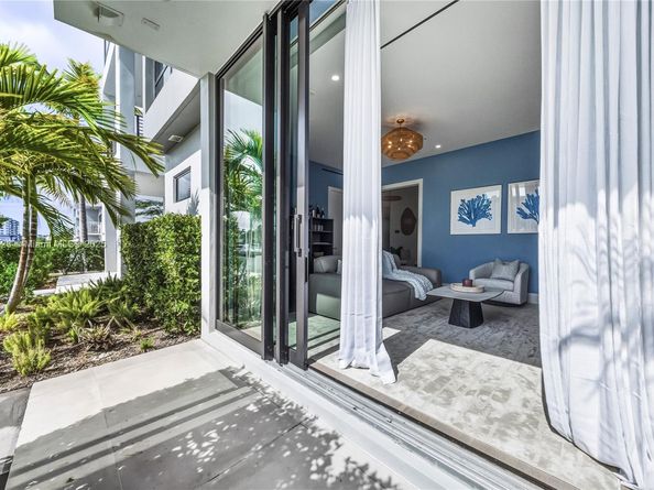 4098 NE 167 St 9, North Miami Beach FL 33160