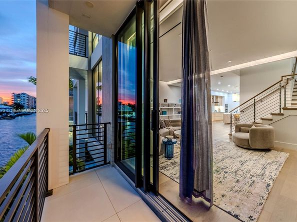 4098 NE 167 St 9, North Miami Beach FL 33160