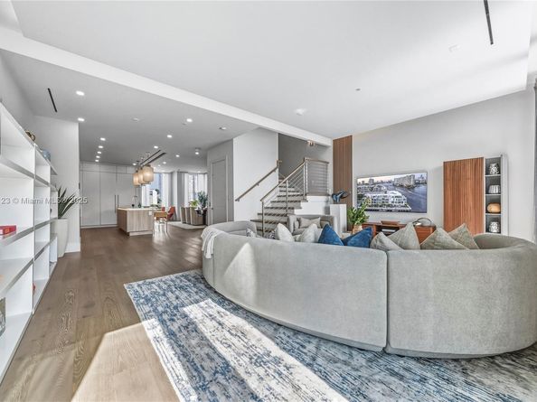 4098 NE 167 St 9, North Miami Beach FL 33160