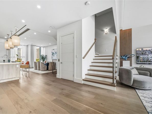 4098 NE 167 St 9, North Miami Beach FL 33160