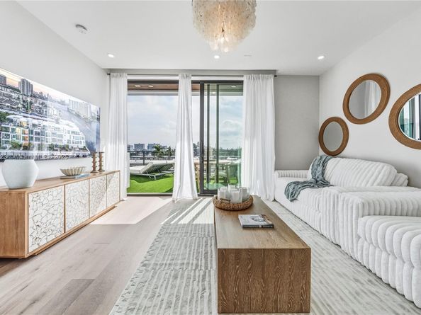 4098 NE 167 St 9, North Miami Beach FL 33160