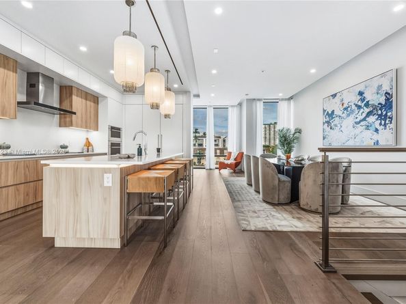 4098 NE 167 St 9, North Miami Beach FL 33160