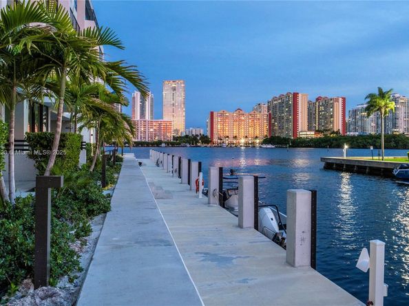 4098 NE 167 St 9, North Miami Beach FL 33160