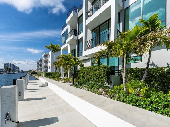 4098 NE 167 St 9, North Miami Beach FL 33160