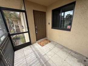 302 Lakeview Dr 204, Weston FL 33326