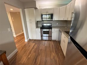 302 Lakeview Dr 204, Weston FL 33326