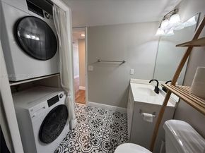 302 Lakeview Dr 204, Weston FL 33326