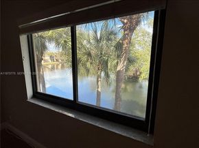 302 Lakeview Dr 204, Weston FL 33326