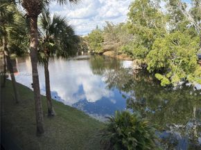 302 Lakeview Dr 204, Weston FL 33326