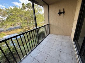 302 Lakeview Dr 204, Weston FL 33326