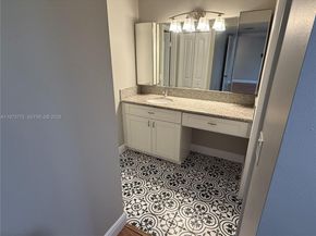 302 Lakeview Dr 204, Weston FL 33326