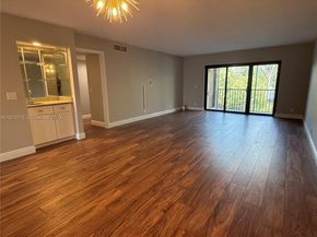 302 Lakeview Dr 204, Weston FL 33326