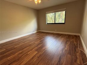 302 Lakeview Dr 204, Weston FL 33326