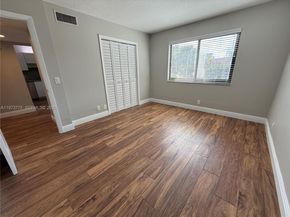 302 Lakeview Dr 204, Weston FL 33326