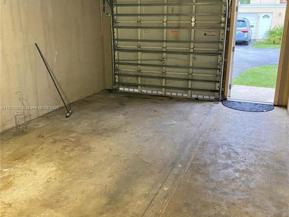 7332 Bay Hill Dr, Hialeah FL 33015