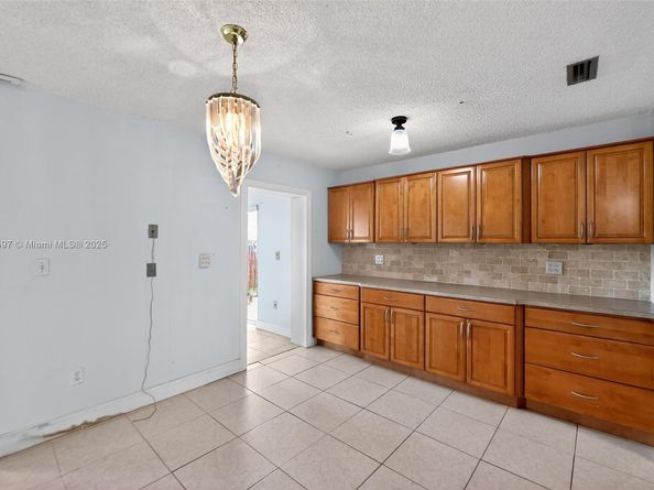7332 Bay Hill Dr, Hialeah FL 33015